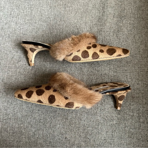 Vintage Manolo Blahnik pony hair fur trim heels - Picture 3 of 7